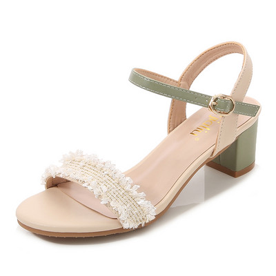 Νέο μοντέλο γυναικείων σανδάλια με τετράγωνο τακούνι 5 cm