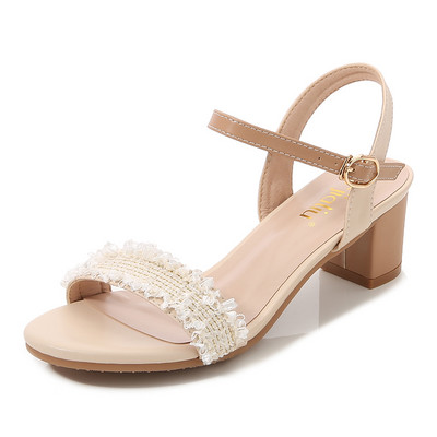 Νέο μοντέλο γυναικείων σανδάλια με τετράγωνο τακούνι 5 cm