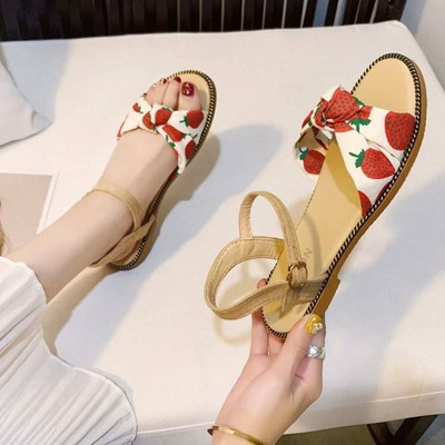 Ženske sandale s kožnim remenom i ušicama