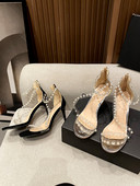 Γυναικεία κομψά σανδάλια με λεπτά τακούνια και πέρλες