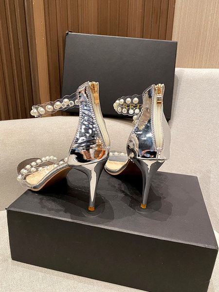 Γυναικεία κομψά σανδάλια με λεπτά τακούνια και πέρλες