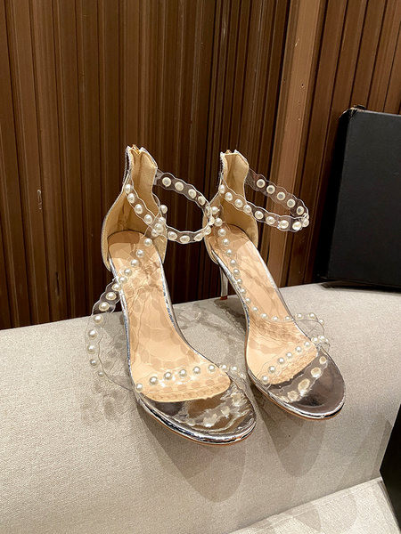 Γυναικεία κομψά σανδάλια με λεπτά τακούνια και πέρλες