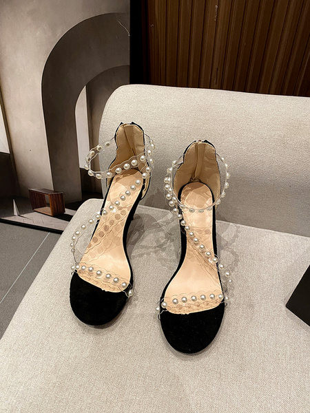 Γυναικεία κομψά σανδάλια με λεπτά τακούνια και πέρλες