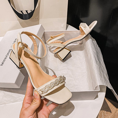 Μοντέρνα γυναικεία έκο δερμάτινα σανδάλια με πέρλες