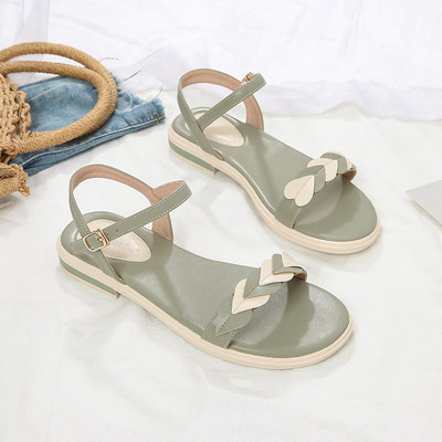 Casual γυναικεία σανδάλια από οικολογικό δέρμα με αγκράφα σε δύο χρώματα