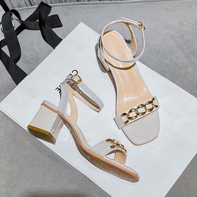 Moderne ženske sandale s metalnim lancem i četvrtastom petom od 5 cm