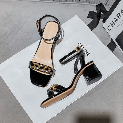 Moderne ženske sandale s metalnim lancem i četvrtastom petom od 5 cm