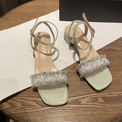 Μοντέρνα γυναικεία σανδάλια με παχύ τακούνι 4 εκατοστά