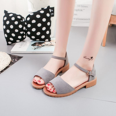 Ženske zaobljene sandale od brušene kože s metalnom kopčom