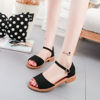 Ženske zaobljene sandale od brušene kože s metalnom kopčom