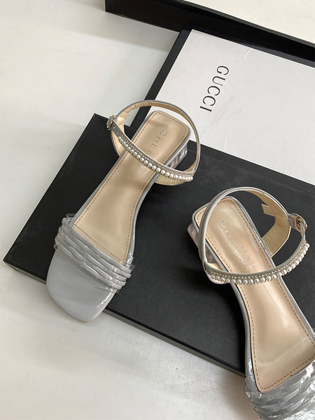 Ženske sandale na nisku debelu petu i perle