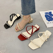 Sieviešu ādas sandales ar pērlēm