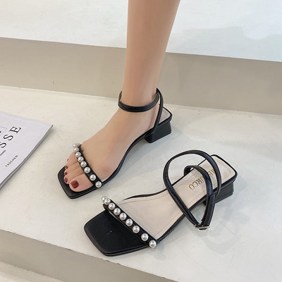 Sieviešu ādas sandales ar pērlēm