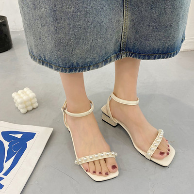 Sieviešu ādas sandales ar pērlēm