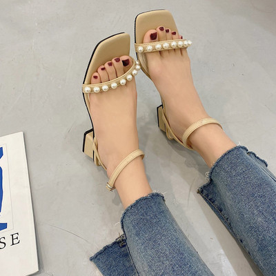 Sieviešu ādas sandales ar pērlēm