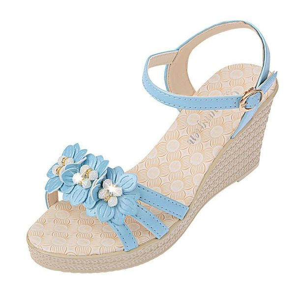 Ženske sandale na platformu s kopčom i 3D ukrasom