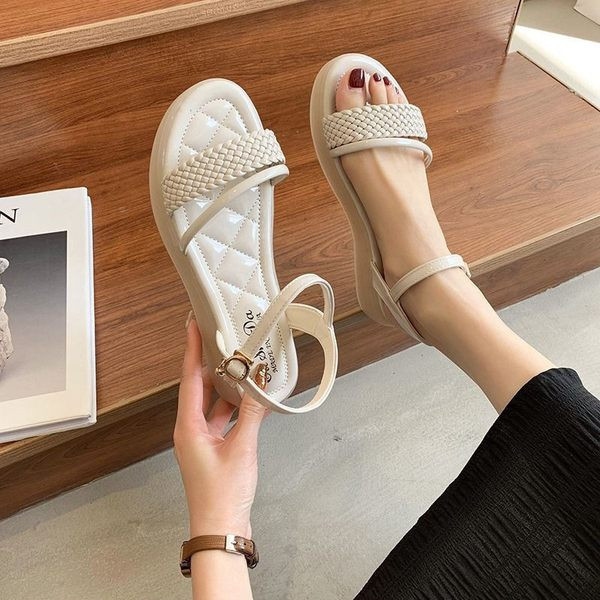 Ženske kožne sandale s platformom i kopčom