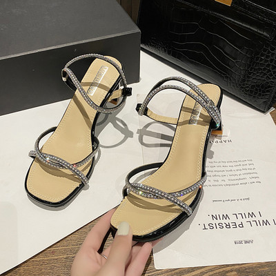 Ženske sandale sa debelom petom i kamenčićima