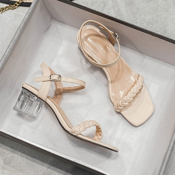 Moderne ženske sandale s kožnim remenom i visokom petom