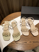 Μοντέρνα γυναικεία σανδάλια με διαφανό χαμηλό τακούνι