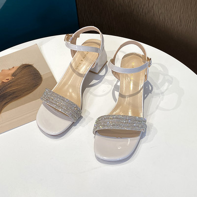 Γυναικεία σανδάλια με πέτρινη διακόσμηση και τακούνι 5 cm