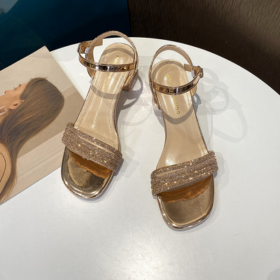 Γυναικεία σανδάλια με πέτρινη διακόσμηση και τακούνι 5 cm