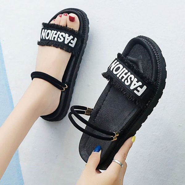 Ležerne ženske sandale s platformom i natpisom