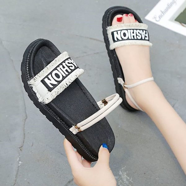 Ležerne ženske sandale s platformom i natpisom