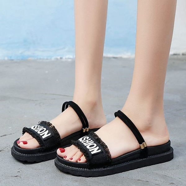 Ležerne ženske sandale s platformom i natpisom