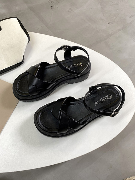 Ženske kožne sandale s remenom i platformom od 5 cm