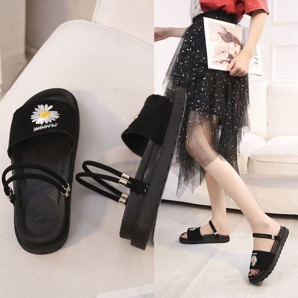 Ženske sandale s izvezenim cvijetom i metalnim elementom