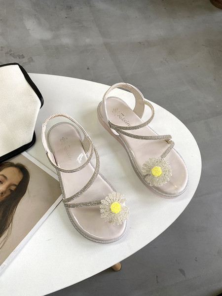 Ležerne ženske sandale s ravnim potplatom i cvjetnim ukrasom