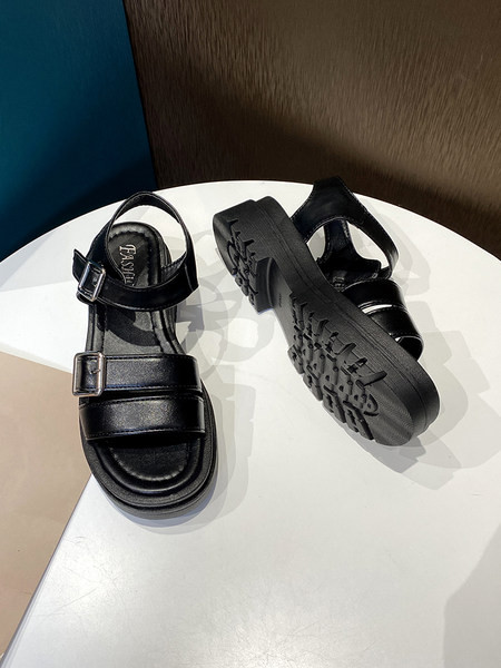 Ležerne ženske kožne sandale s ravnim potplatom