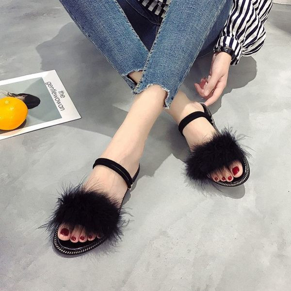 Sieviešu noapaļotas sandales ar dūnu un metāla elementu