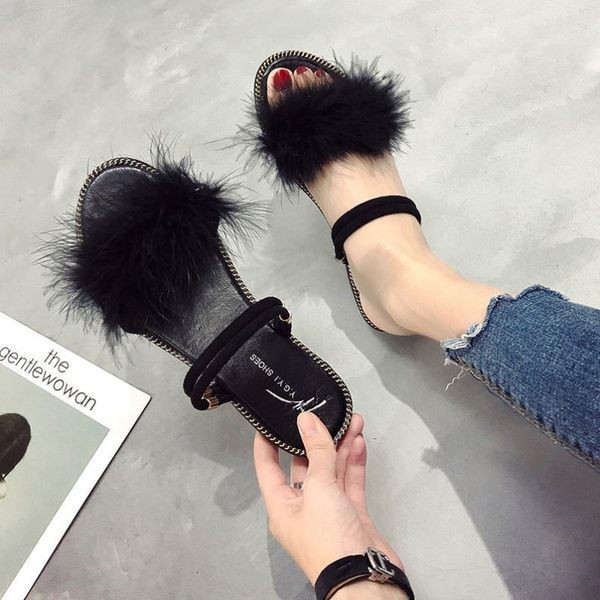 Sieviešu noapaļotas sandales ar dūnu un metāla elementu