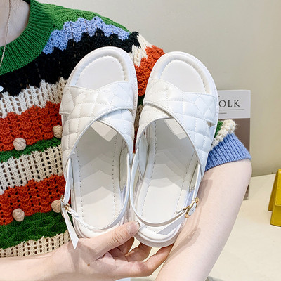 Novi model ženskih kožnih papuča u crno-bijeloj boji