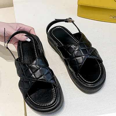 Novi model ženskih kožnih papuča u crno-bijeloj boji