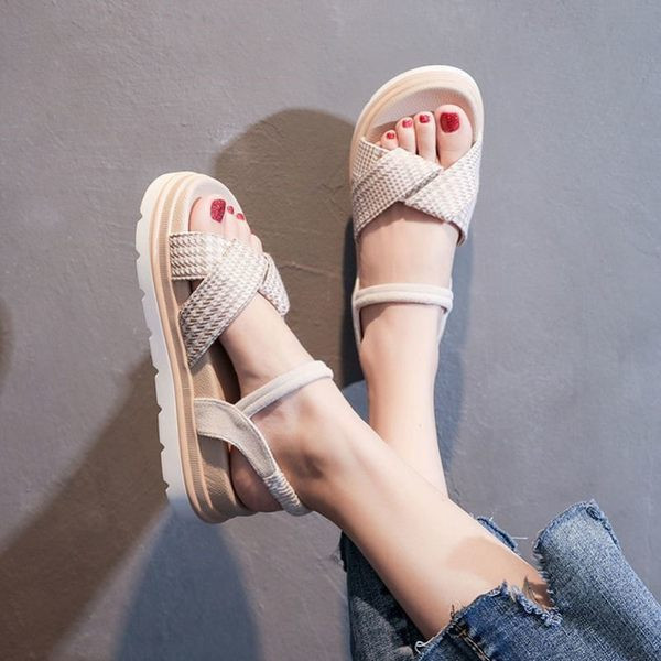 Sieviešu sandales ar biezām zolēm piemērotas ikdienas lietošanai