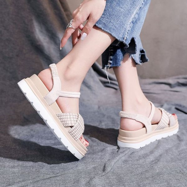 Sieviešu sandales ar biezām zolēm piemērotas ikdienas lietošanai