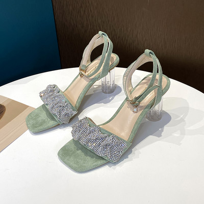 Γυναικεία μοντέρνα σανδάλια με πέτρινη διακόσμηση