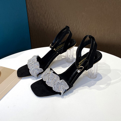 Γυναικεία μοντέρνα σανδάλια με πέτρινη διακόσμηση