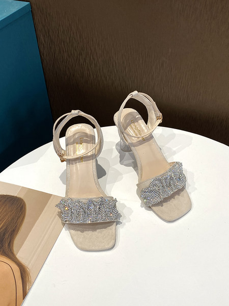 Γυναικεία μοντέρνα σανδάλια με πέτρινη διακόσμηση