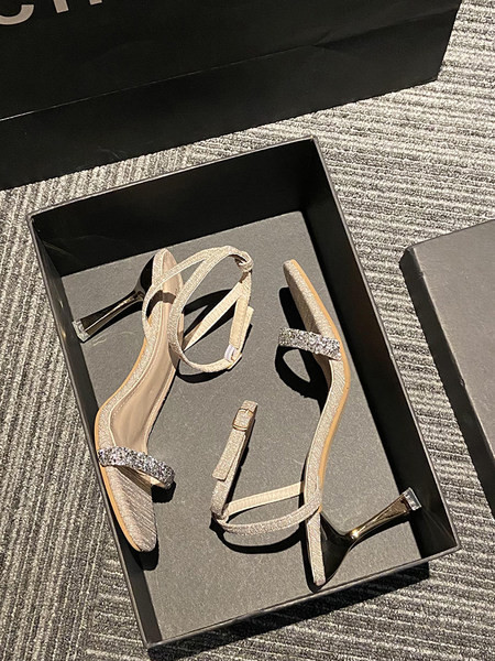 Moderne ženske sandale sa kopčom i kamenčićima