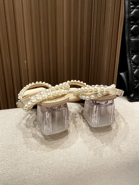 Ženske sandale s bisernim ukrasom i niskom petom od 5 cm