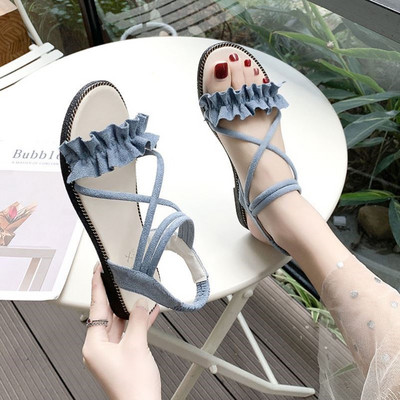 Ženske ležerne sandale s ravnim potplatom i kovrčama