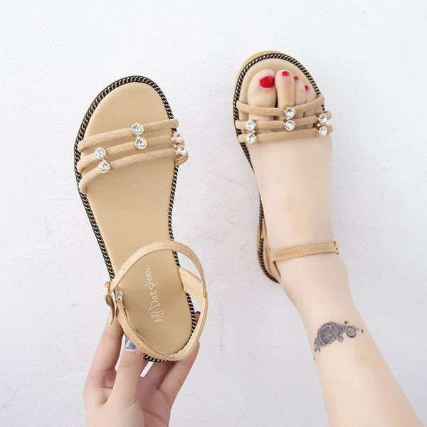 Sieviešu ikdienas sandales ar sprādzi un akmeņiem