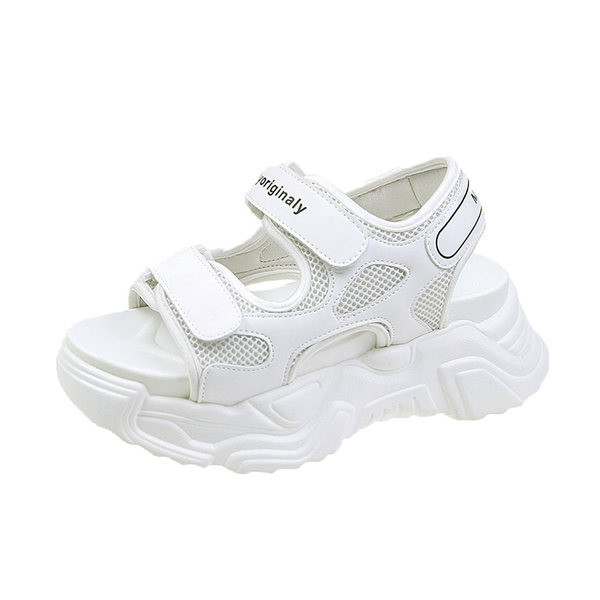 Moderne ženske sandale sa natpisom i naljepnicama u tri boje