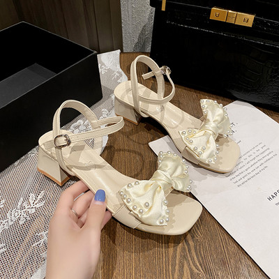 Σύγχρονα γυναικεία σανδάλια με κορδέλα και πέρλες