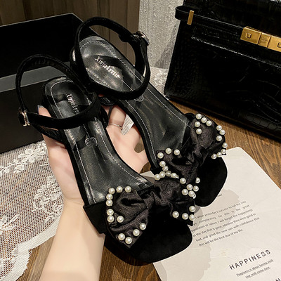 Σύγχρονα γυναικεία σανδάλια με κορδέλα και πέρλες