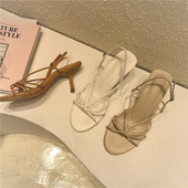 Μοντέρνα γυναικεία σανδάλια με λουράκια και τακούνι ύψους 7 cm